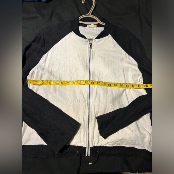 Just Living women’s large light zip up black and white jacket. - Picture 5 of 6